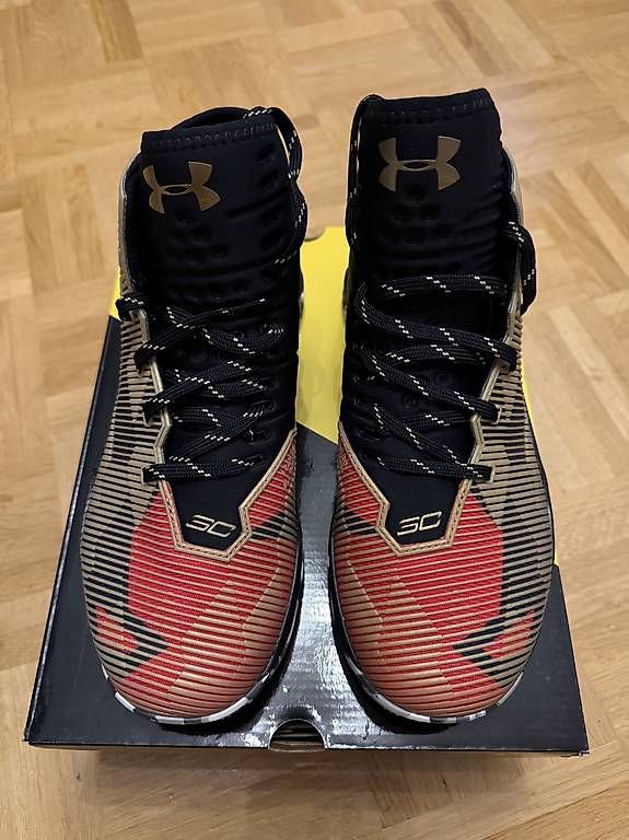 Scarpe da uomo: Under Armour Curry 2.5 Gold – Usato da Ostermundigen venduto da joh_p2q7