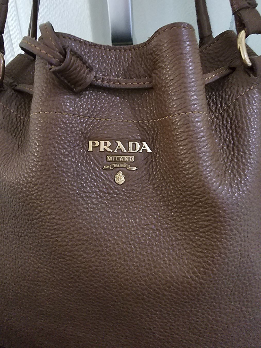 Prada Borse da donna: Prada Leder-Tasche Dunkelbraun – Usato da Zunzgen venduto da Fleksi 1