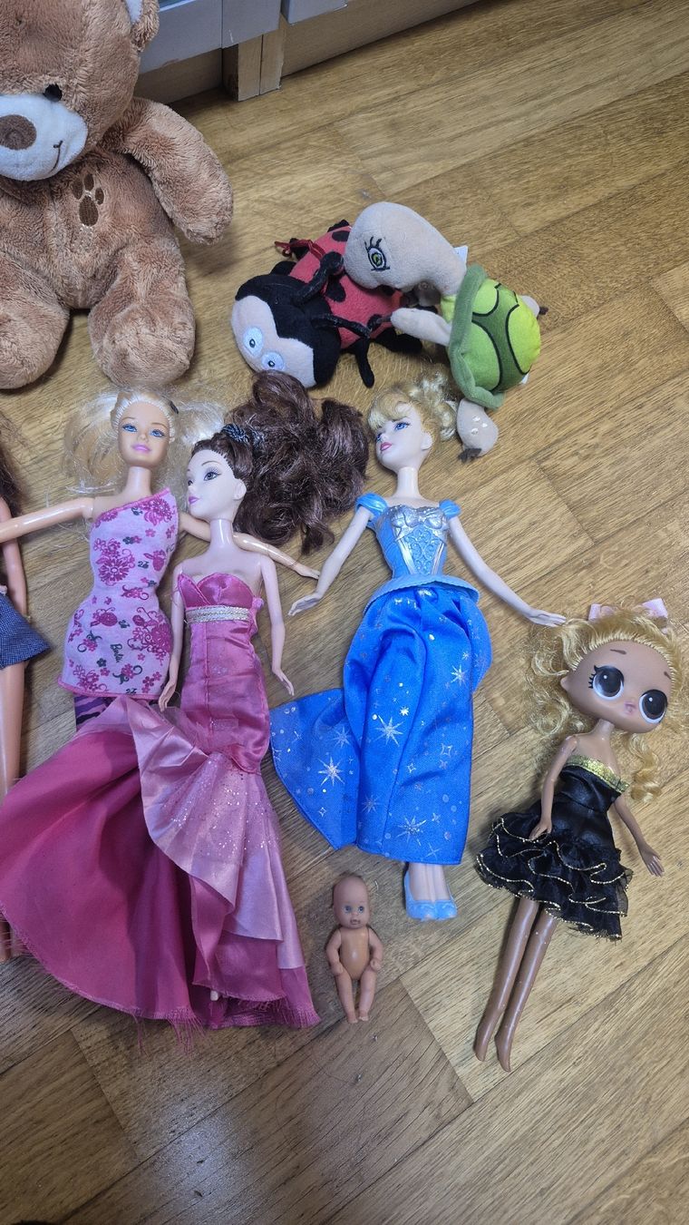 Giocattoli: Diverse Puppen und Stofftier – Usato da Oberglatt ZH venduto da Toni32 1