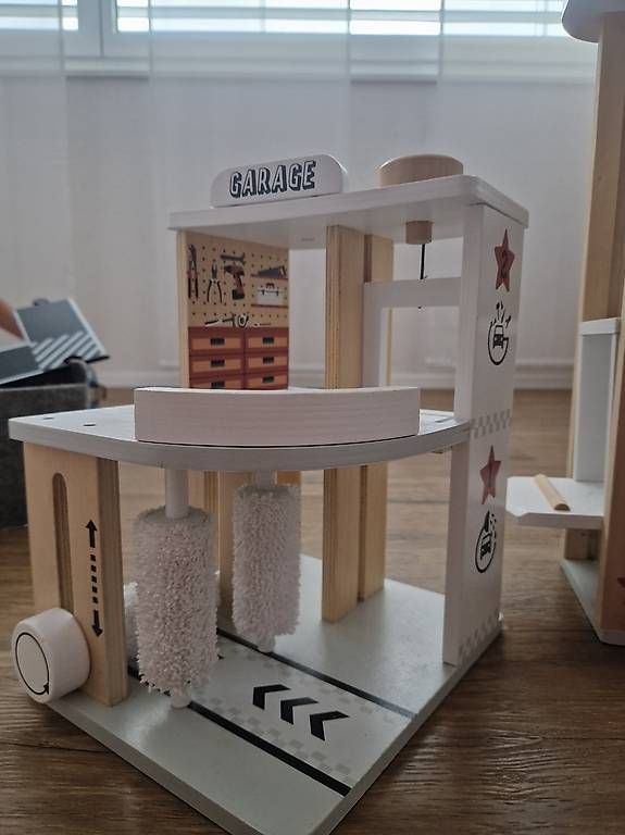 Spielzeuge: Garage – Gebraucht aus Weinfelden von and_5rxf 2