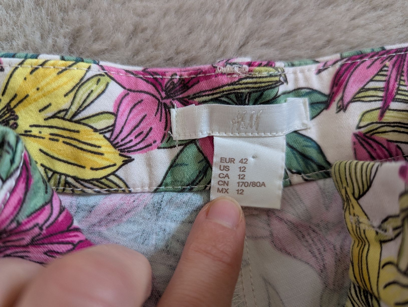 H&M Pantaloni: short fleurs H&M 42 – Usato da Montreux venduto da dem_gyt9 1