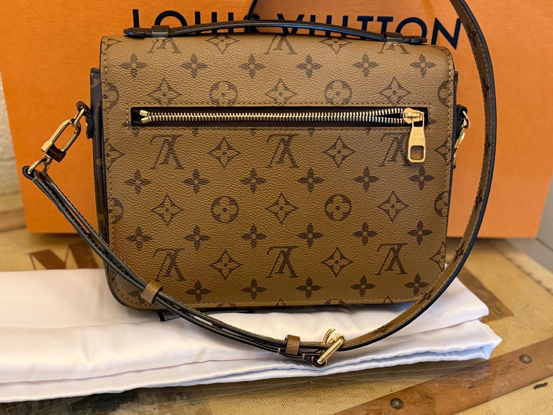 Louis Vuitton Sacs femmes: Louis Vuitton Pochette Metis Reverse Monogram – D'occasion à Hirschthal par GR7000 5