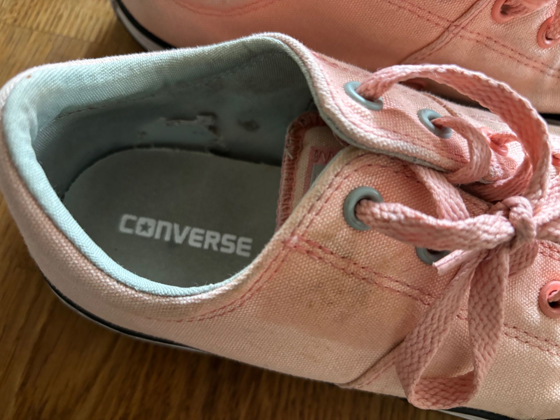 Converse Scarpe da donna: Neuwertige Damen-Converse – Usato da Bäretswil venduto da Vanessia 2