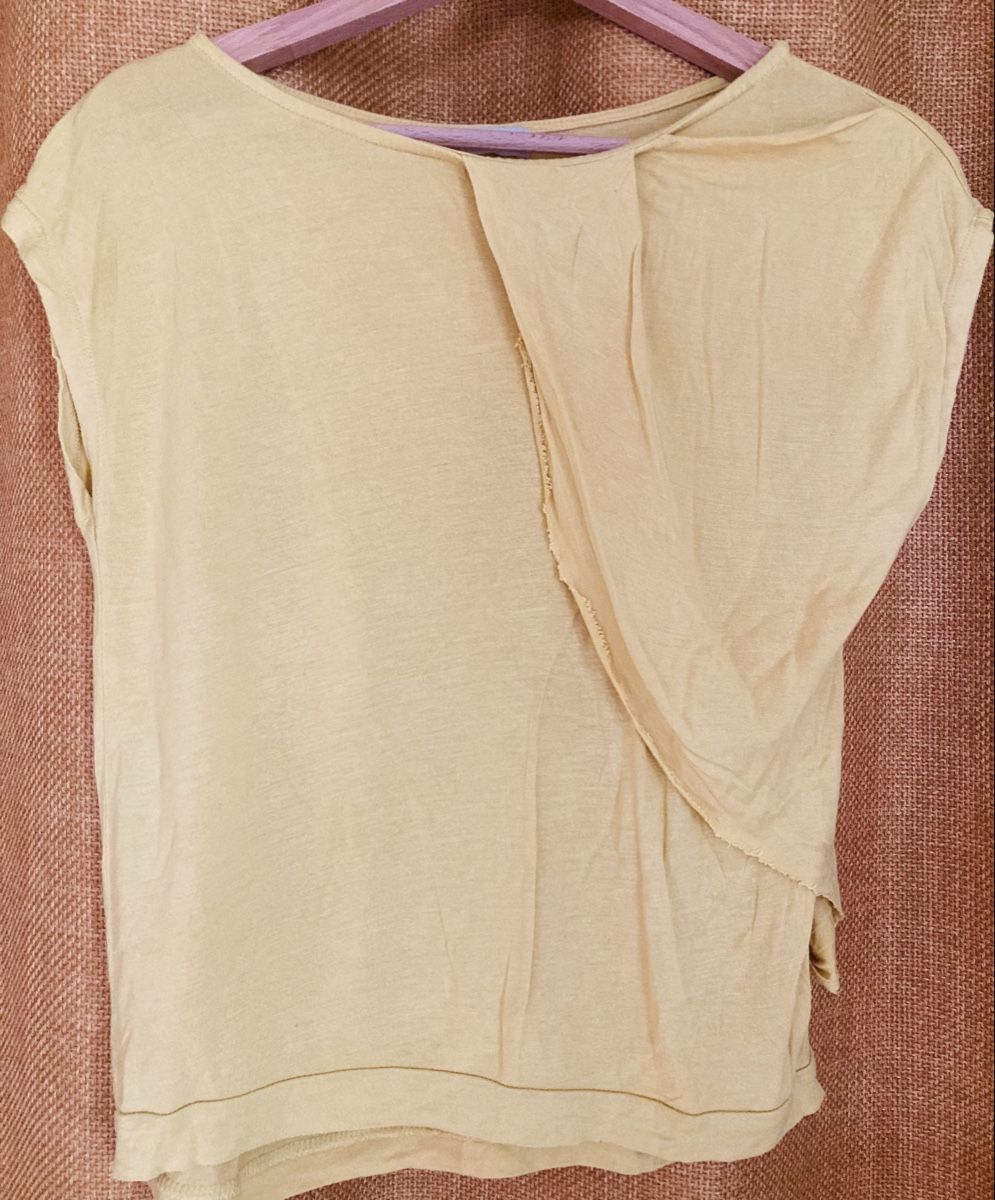 Top: Joli top jaune poussin coupe originale – Usato da Ardon venduto da hel_2sxp