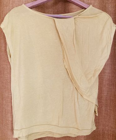 Joli top jaune poussin coupe originale