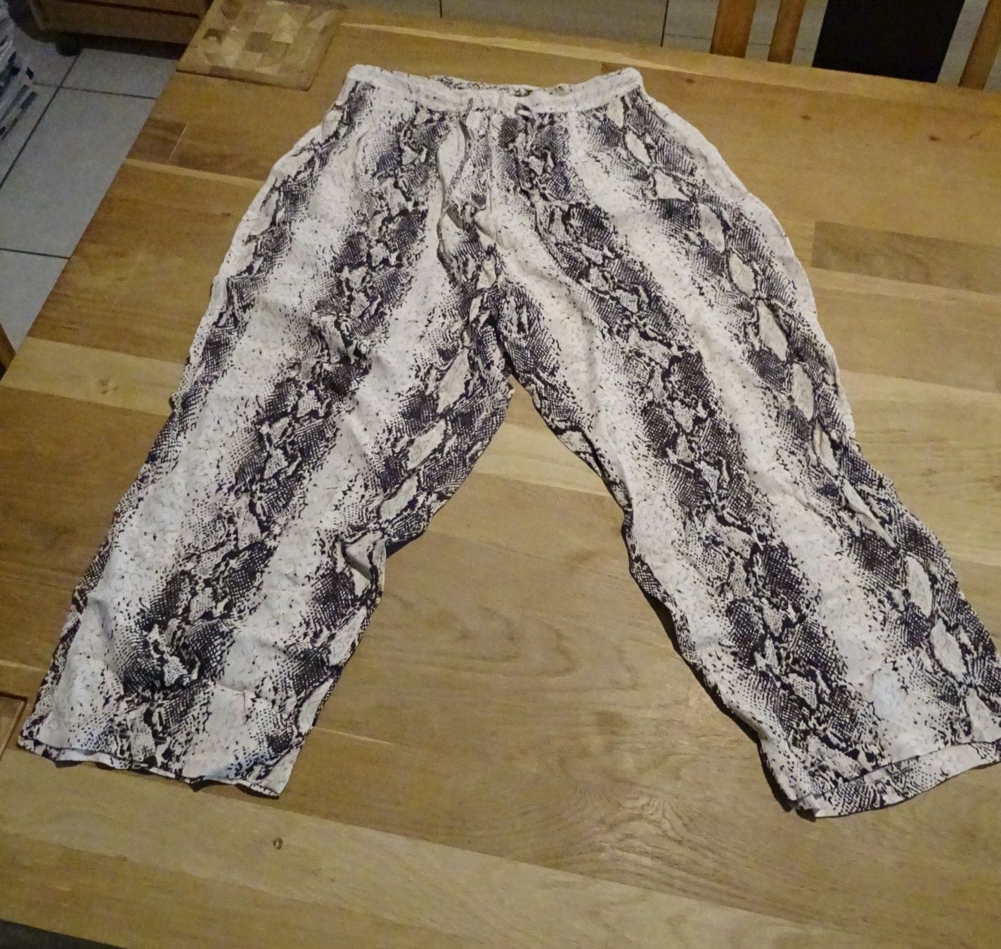 Pantalons: 7/8 Sommerhose Gr. S, 100% Viskose – Neuf (Voir description) à Urtenen-Schönbühl par Chaeppeler