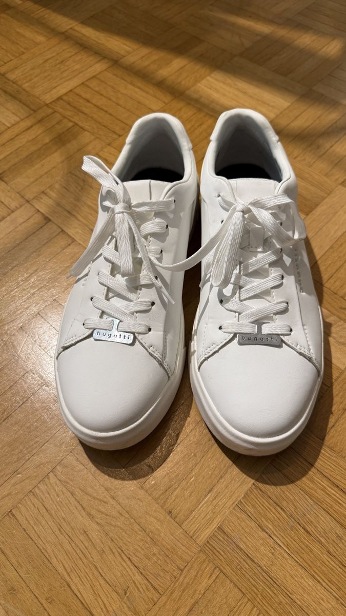 Bugatti Chaussures hommes: Bugatti Sneaker Gr. 42  – Neuf (Voir description) à Oberengstringen par naatasciia_ 1