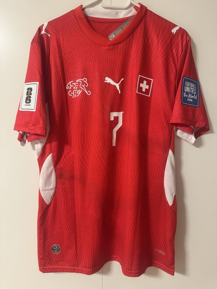 Canottiere & Pantaloni: Schweizer Nati Trikot / Embolo – Nuovo (secondo la descrizione) da Gossau SG venduto da nandoo