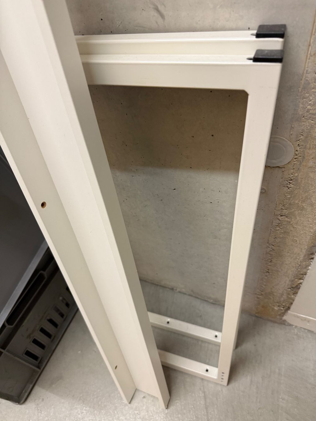 Sonstiges zu Optik: Metallrahmen in Weiss – Gebraucht aus Freienbach von Mariadlgg 1