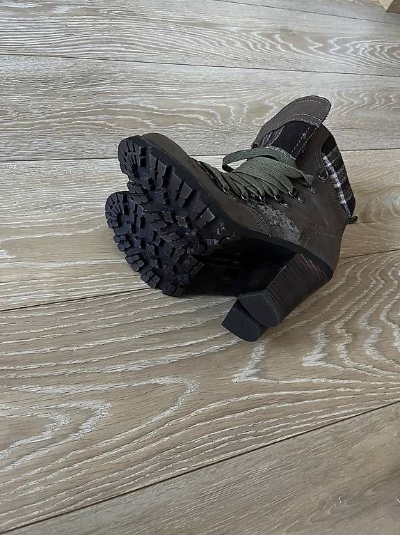 Damenschuhe: Vends bottillons femme – Gebraucht aus Crans VS von cei_qws7 3