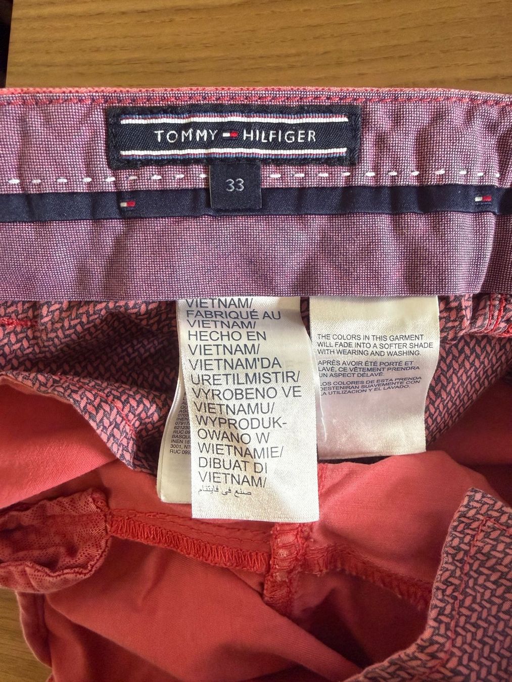 Pantaloni: Short chino Tommy Hilfiger rosa – Usato da Thalwil venduto da pie_w2lk 2