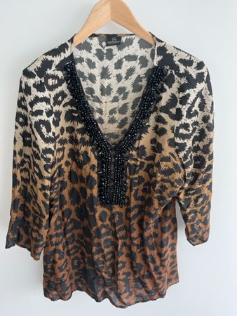 Bluse mit Leo-Muster, Grösse 40, Madeleine