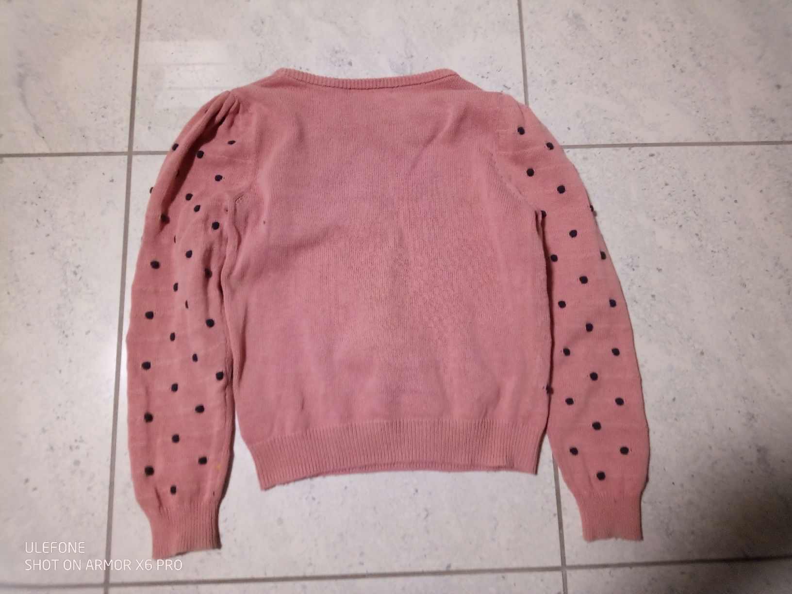 H&M Pullover & Sweatshirts: H&M  Pulli / Pullover, Gr. 122/128, rosa mit Pünktli! – Gebraucht aus Volketswil von Car1 1