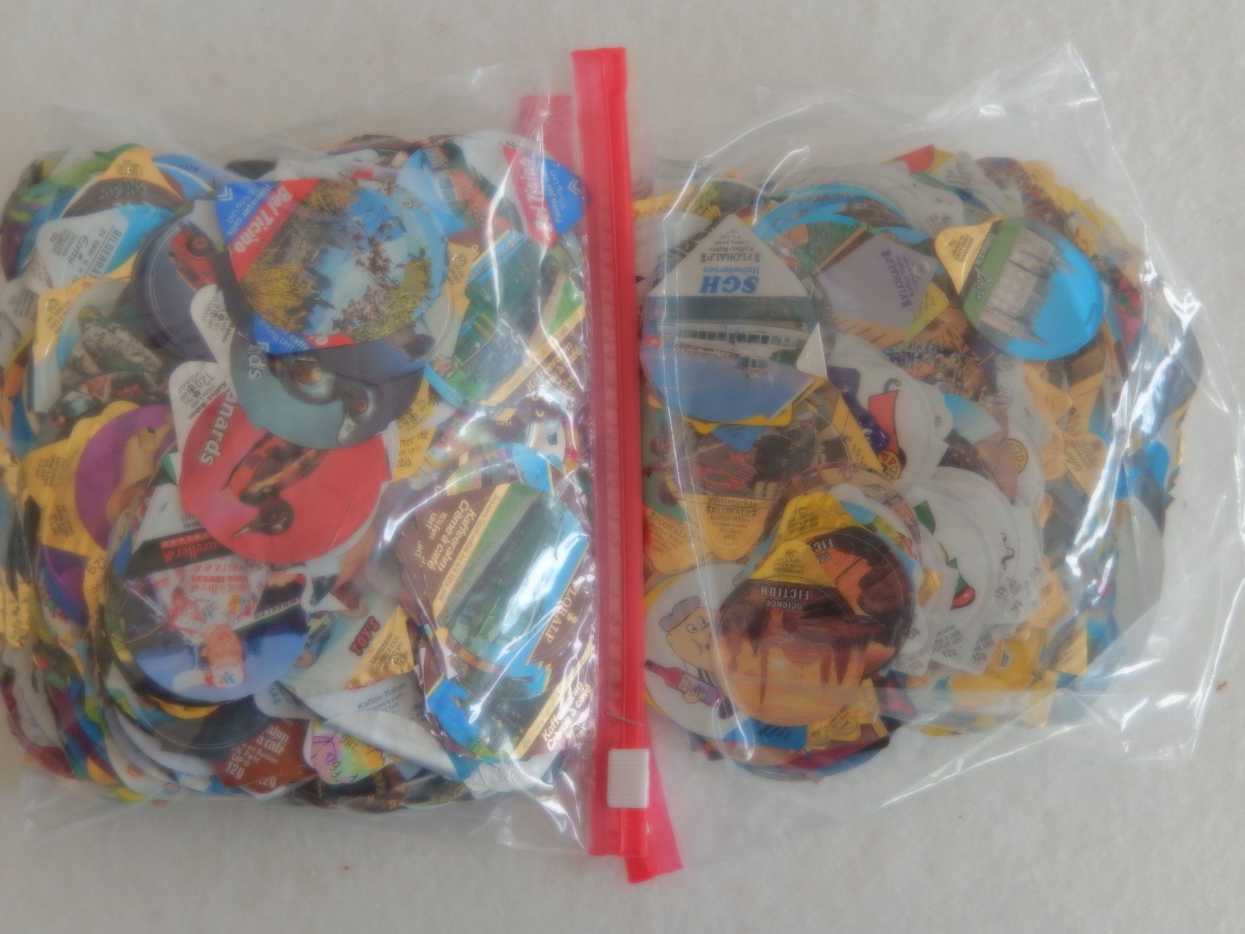 Coperchi dei cremini per caffè: Schachtel mit  3.6 Kg  Kaffeerahmdeckeli – Usato da Niederglatt ZH venduto da herzblatt5449 6