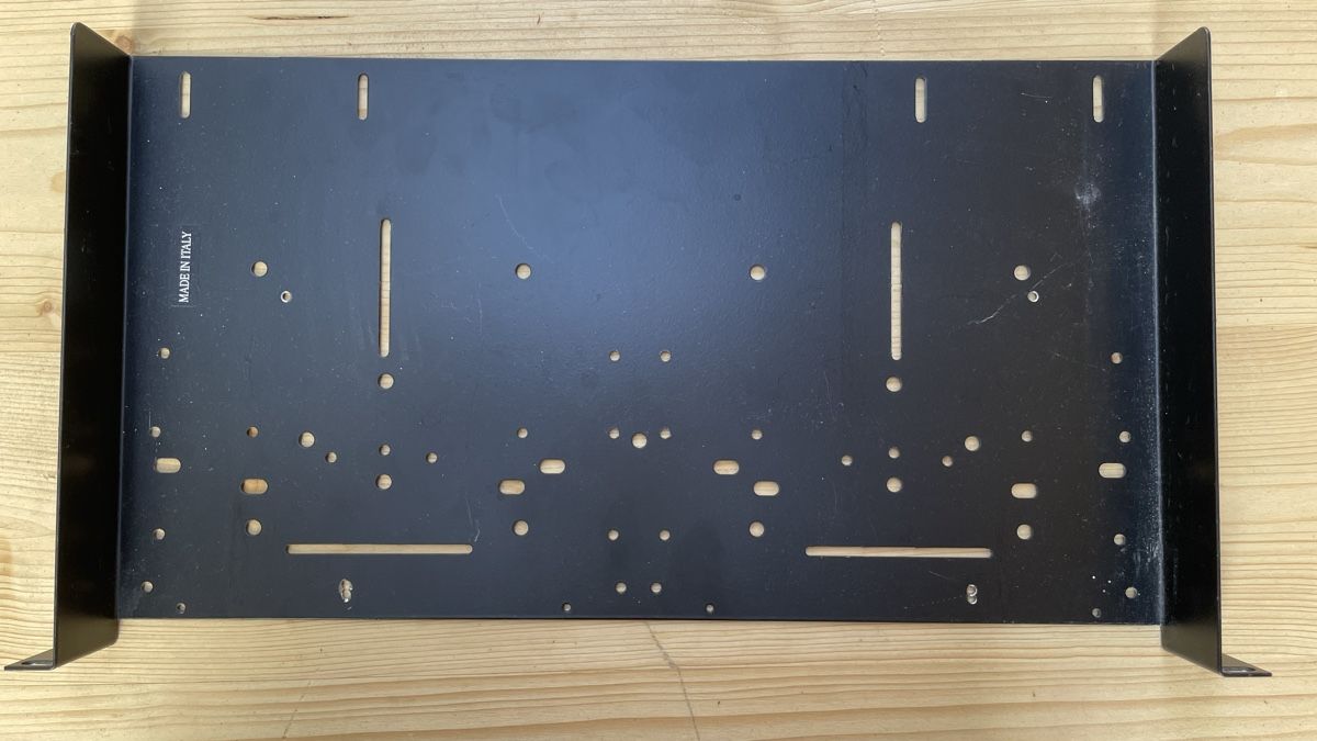 Altri accessori: Rack Einbau-Shelf 19 Zoll Schwarz – Usato da Kehrsatz venduto da Loschaller 1