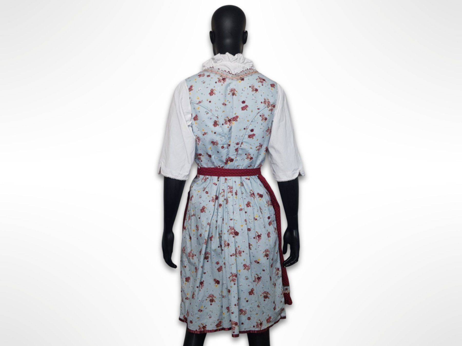 Kostüme: STOCKERPOINT Dirndl mit Bluse und Schürze – Gebraucht aus Suhr von Restwert_Suhr 1