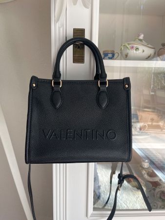 Handtasche Valentino schwarz mit Trageriemen neuwertig
