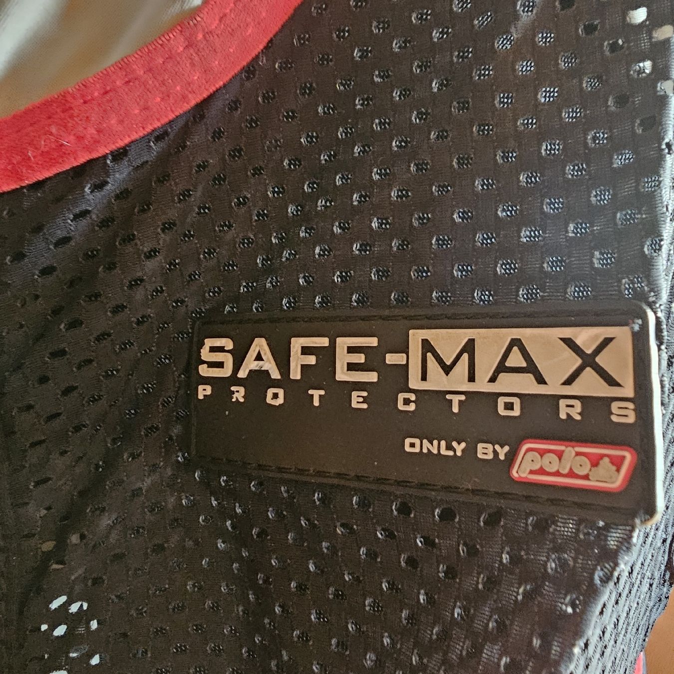 Schutz & Schoner: Safe-Max Protektorenweste Gr. M,  Schwarz/Rot – Gebraucht aus Brienz BE von Baron03 2