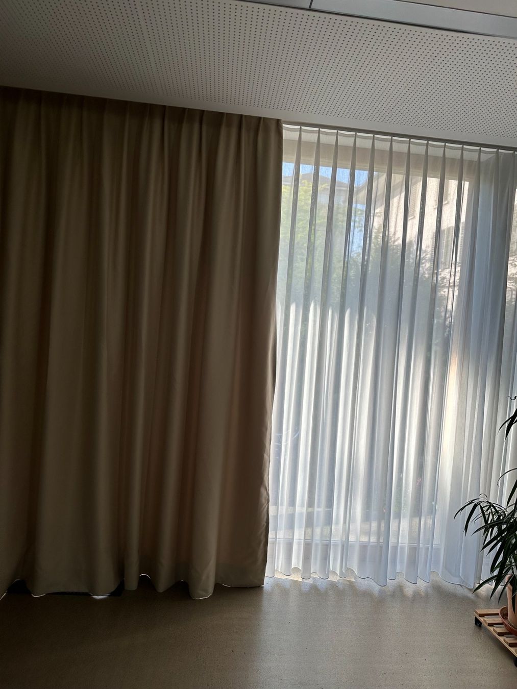Vorhänge: Verdunkelungsvorhänge mit Akkustikabsorption – Gebraucht aus Aarau von vio_lrn7 1