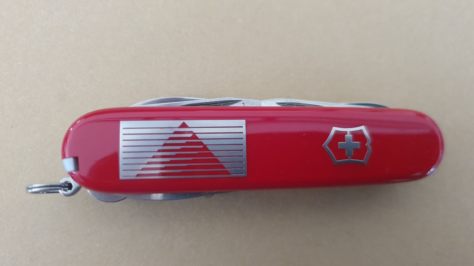 Victorinox Coltelli tascabile: 8 Victorinox Sackmesser mit Logo – Nuovo (secondo la descrizione) da Härkingen venduto da MarianneSi