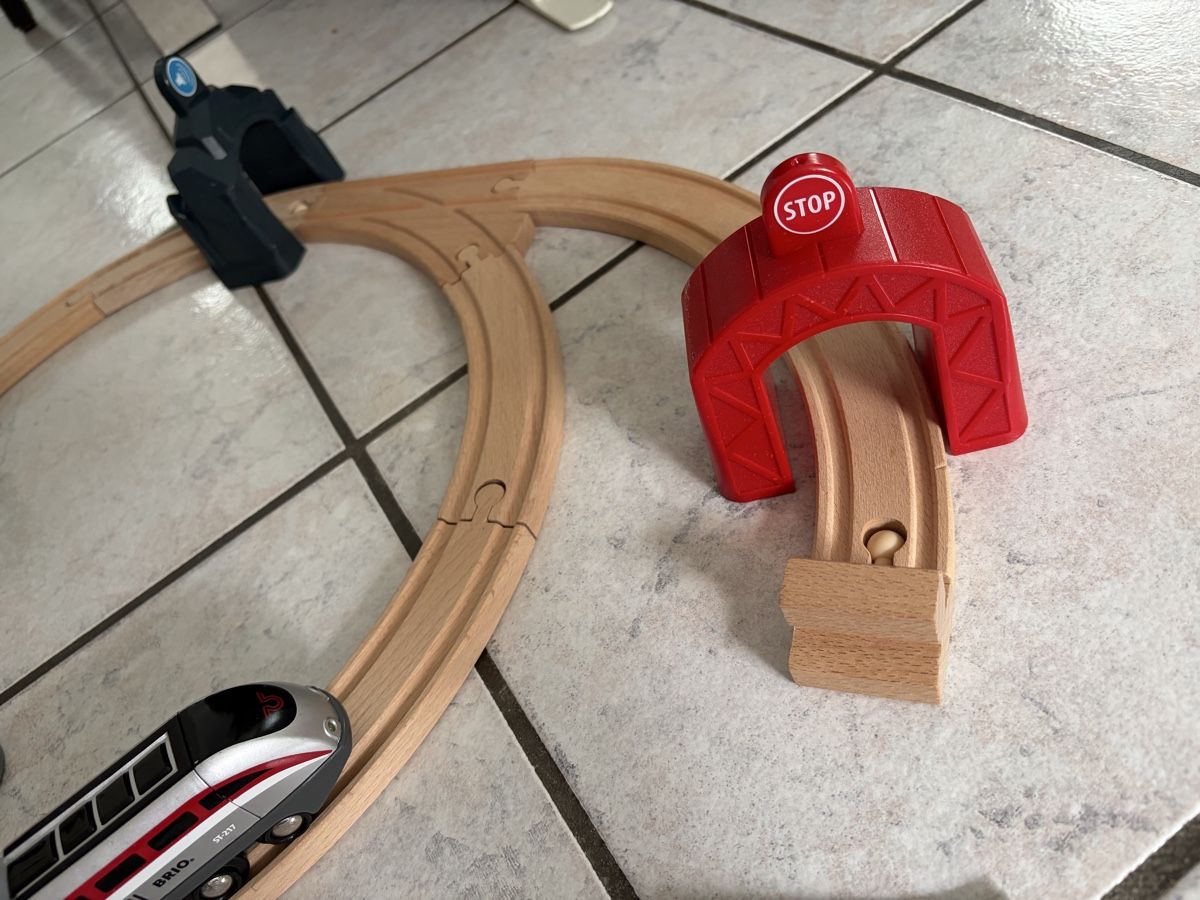 Brio Giocattoli: BRIO 33873 Smart Engine Set mit Aktionstunneln – Usato da Sevelen venduto da gsandax 6