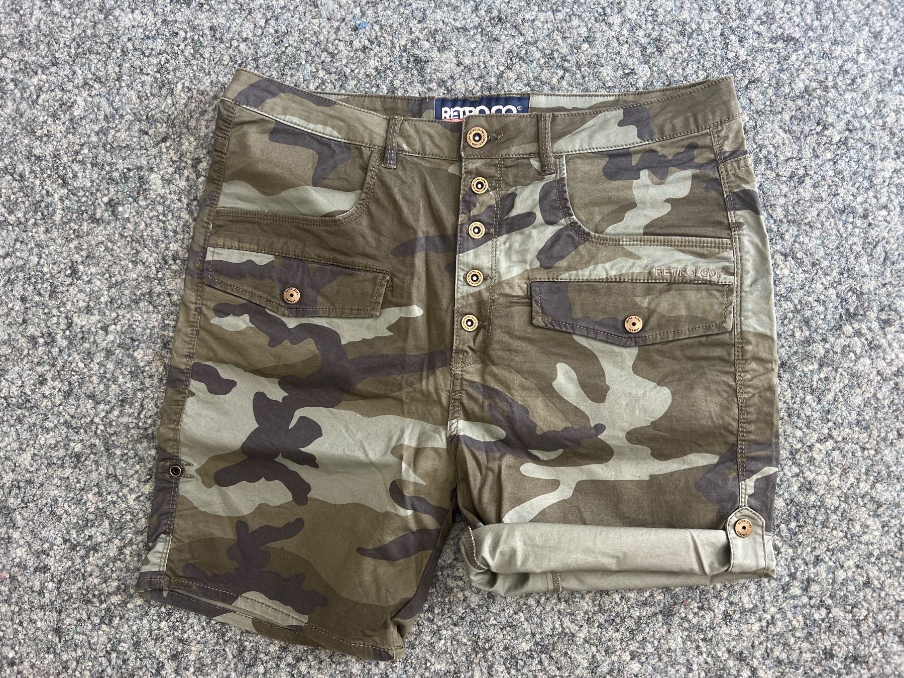Hosen: Shorts mit oder ohne Umschlag 28 military – Gebraucht aus Oberglatt ZH von ble_75jw