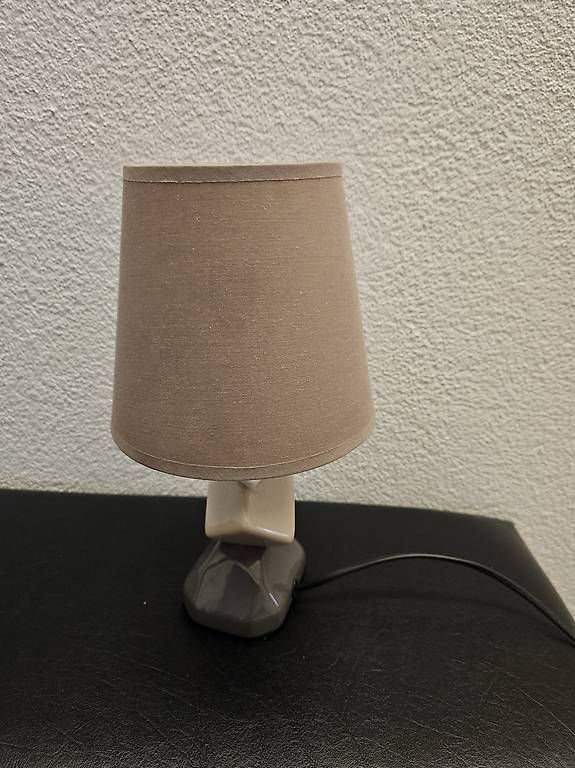 Lampade: Lampe de chevet design géométrique – Usato da Monthey venduto da darkmine