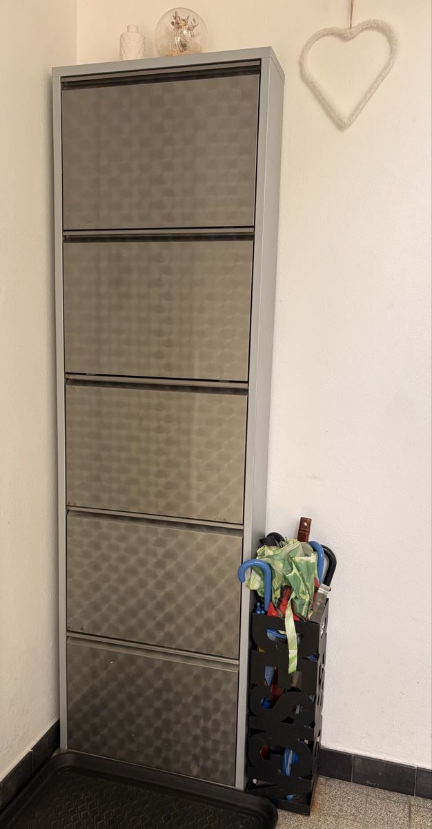 Armadi: Schuhschrank 5 Fächer Metall grau – Usato da St.Gallen venduto da Levantera22