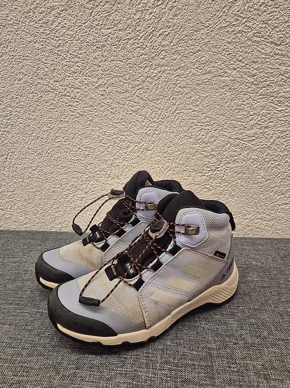 Adidas Scarpe per ragazzi: Adidas Terrex Mid GTX GORE-TEX Gr.31 – Usato da Russikon venduto da Chantilly_Vanilly