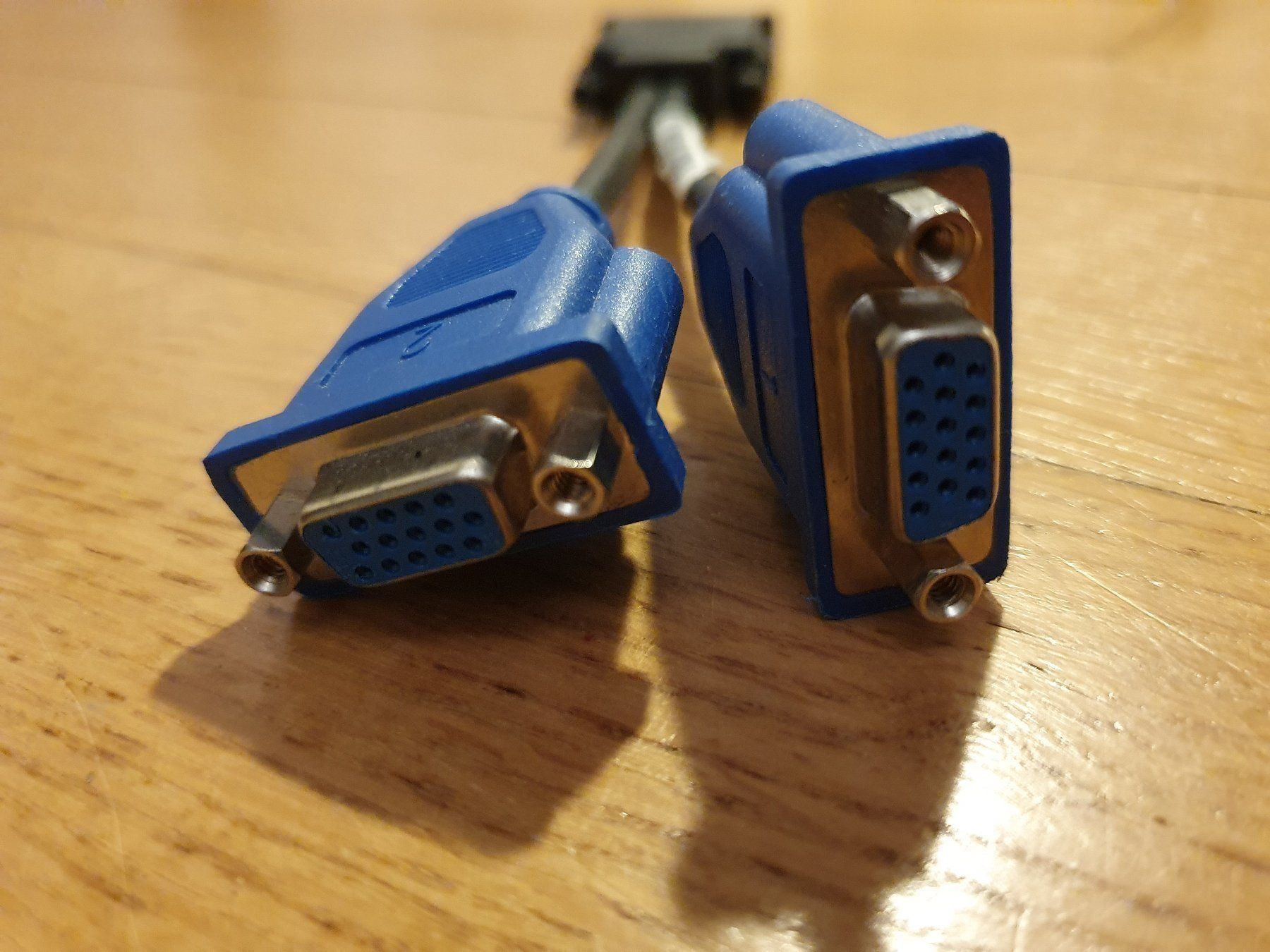 Kabel: DMS-59 zu 2x VGA Splitter – Gebraucht aus Bern von Llu 2
