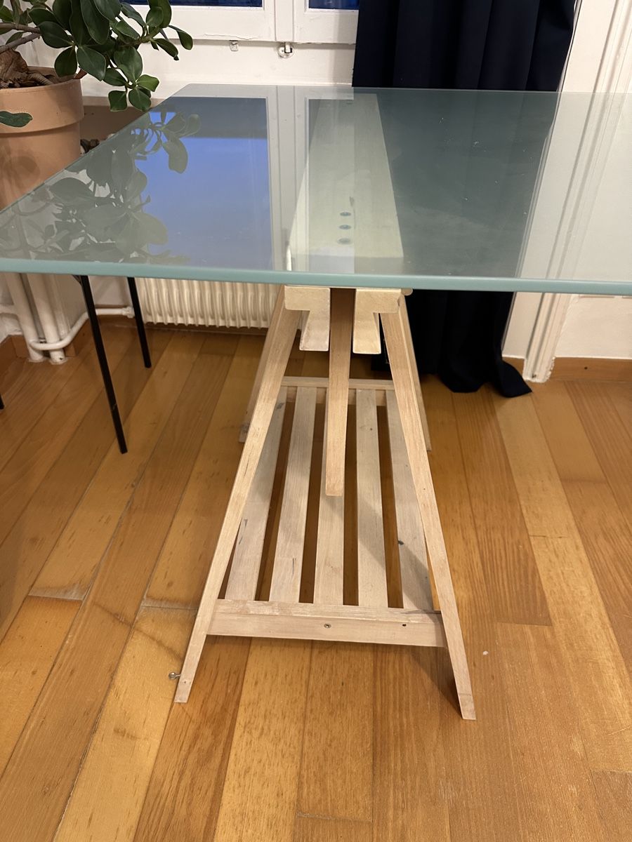 Scrivanie: Glastisch auf Holzböcken – Usato da Zürich venduto da senoy 1