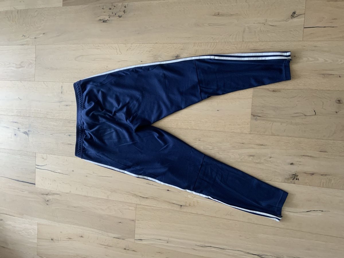 Adidas Hosen: Adidas Trainingshose Gr. M dunkelblau  – Neu (gemäss Beschreibung) aus Oftringen von maxi63 1