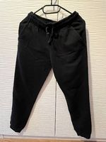 Pantalon training noir, très bon état, taille M