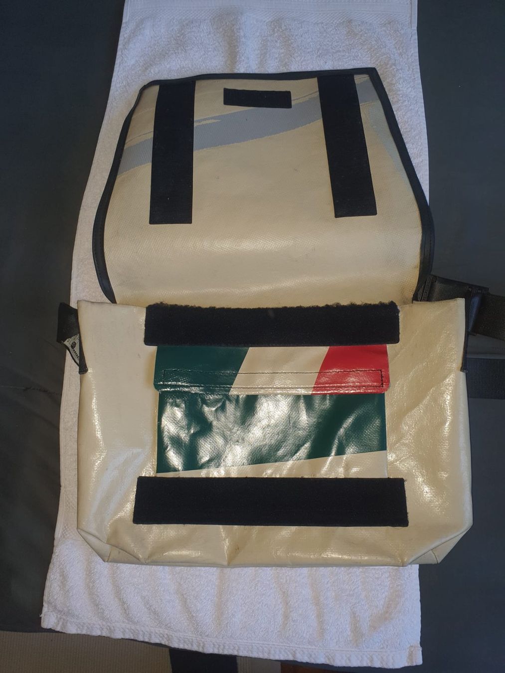Borse: Freitag Tasche weiss /grün – Usato da Basel venduto da FirstClass4000 1