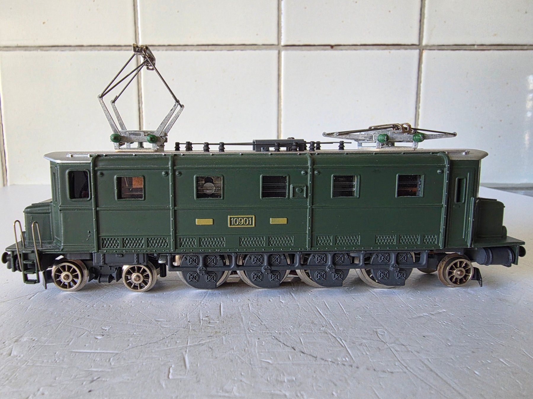 Hag Modellini di ferrovie: E-Lok SBB Ae 4/7, Lok-Nr. 10901 – Nuovo (secondo la descrizione) da Seuzach venduto da Loeckeli01 1