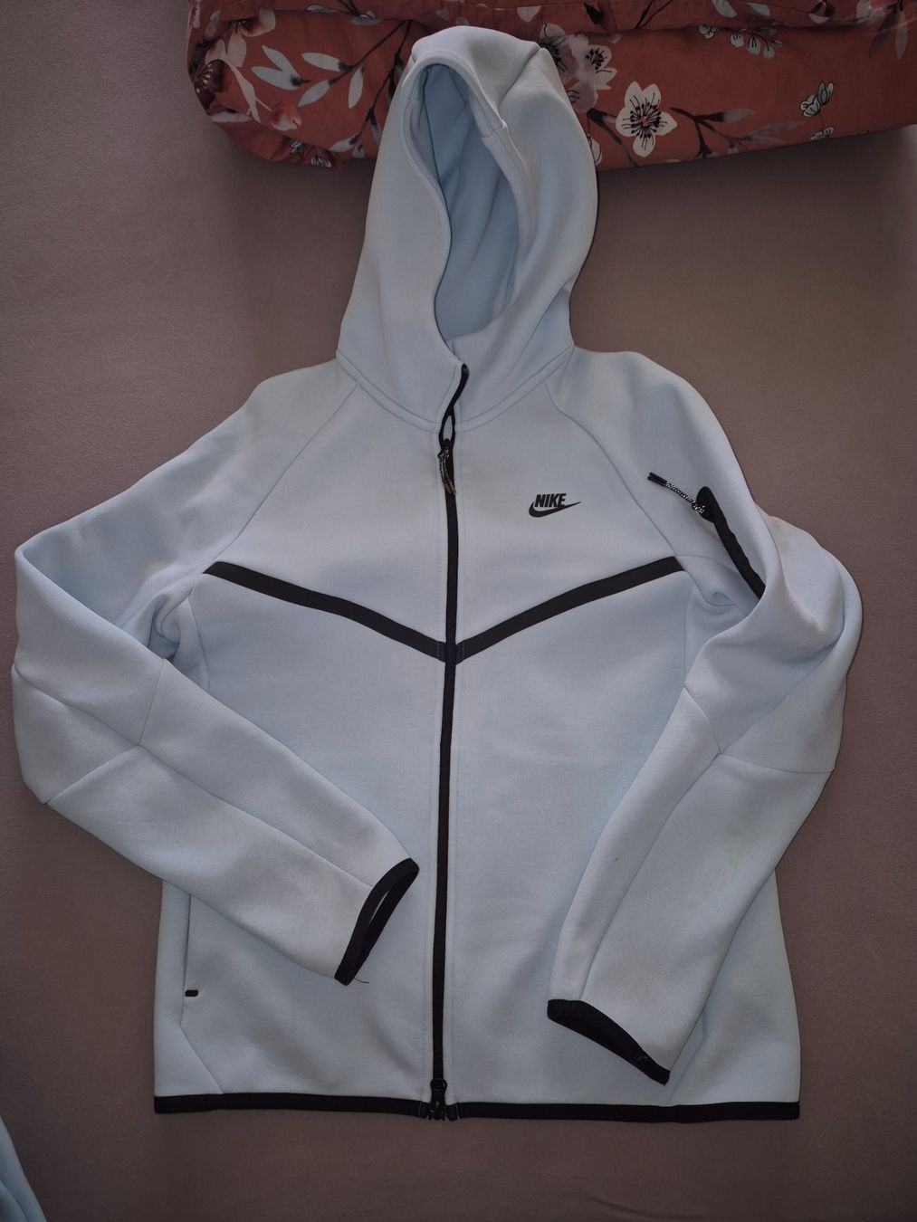 Nike Lotti di vestiti: Nike Tech Fleece Trainingsanzug – Usato da Luzern venduto da Yel_low 1