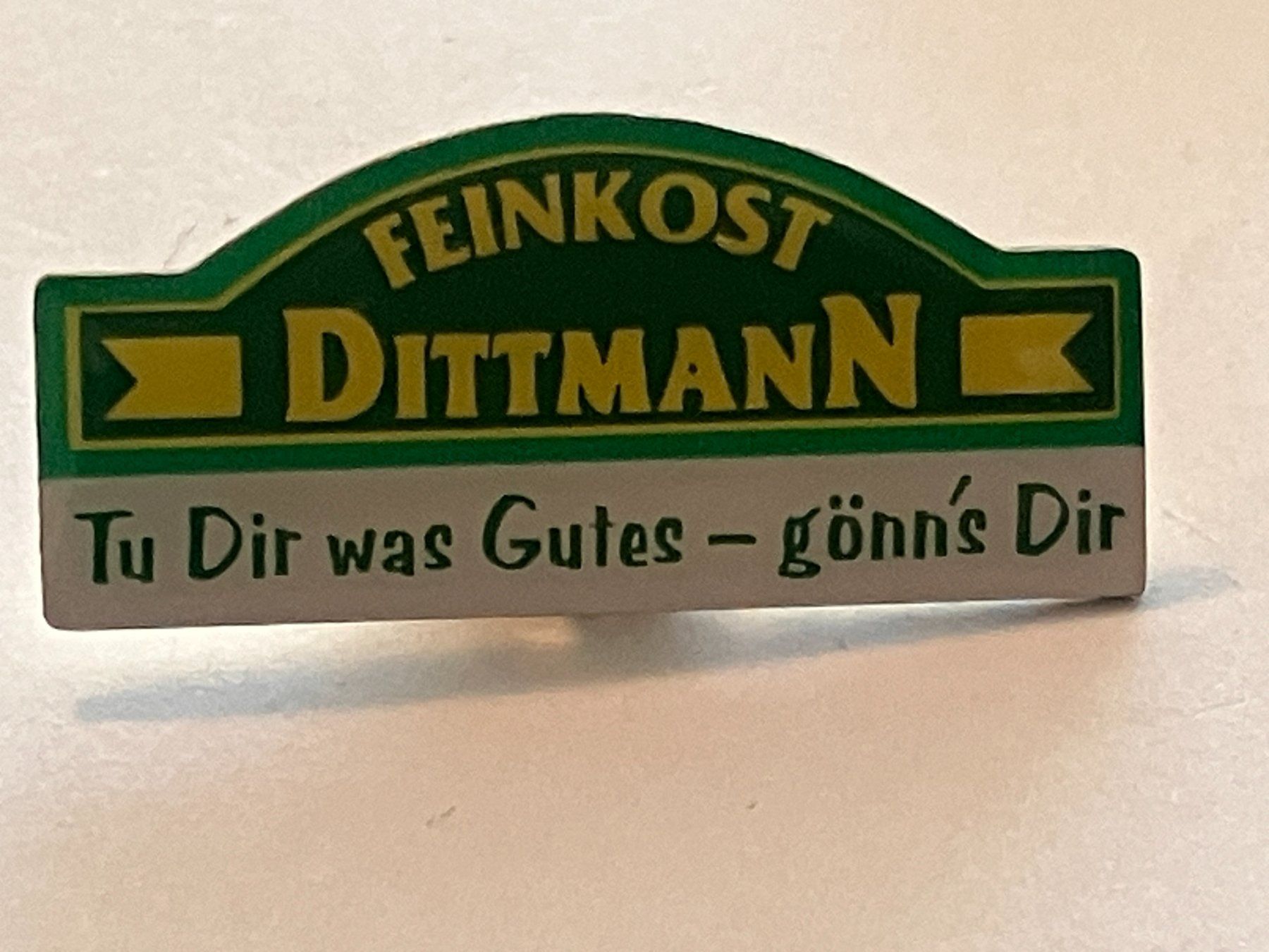 Placchette & Badge: 1 Pin Feinkost Dittmann – Usato da Basel venduto da djwwpp