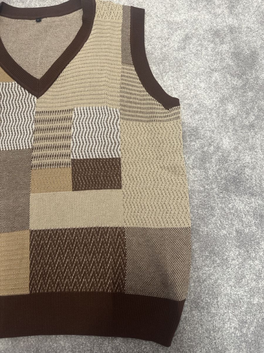 Gilets & Westen: Trendiger Strick-Pullunder im Patchwork-Stil, Grösse L – Neu (gemäss Beschreibung) aus Solothurn von Ib1a 1