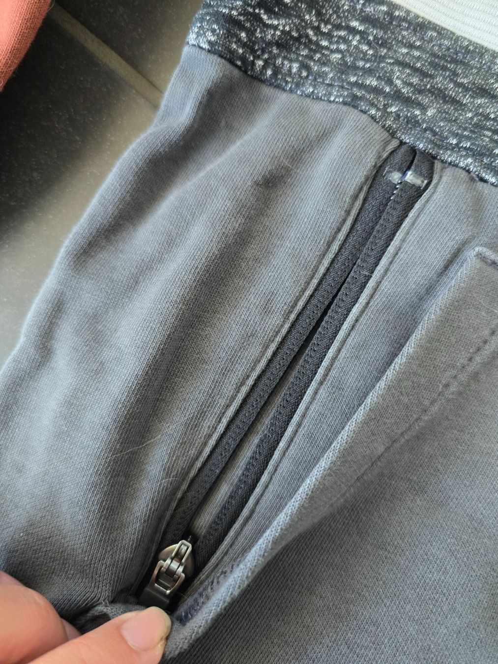C&A Maglioni & Felpe: Kapuzenpullover C&A Grösse 134 – Usato da Unterentfelden venduto da Panda-87 2