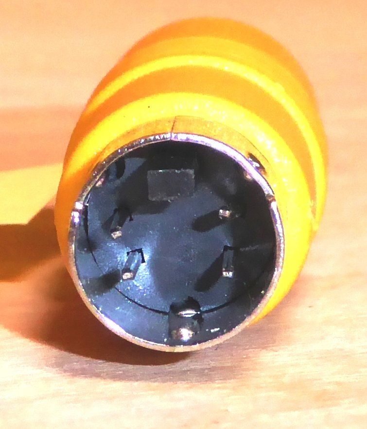 Unità & Adattatore: Adapter 4-Pinstecker auf Chinch-Buchse – Nuovo (secondo la descrizione) da Lenk im Simmental venduto da Ruedauph 2