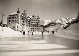 ZUOZ Hotel Castell mit Eisbahn