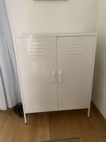 Praktische, schlichte Kommode