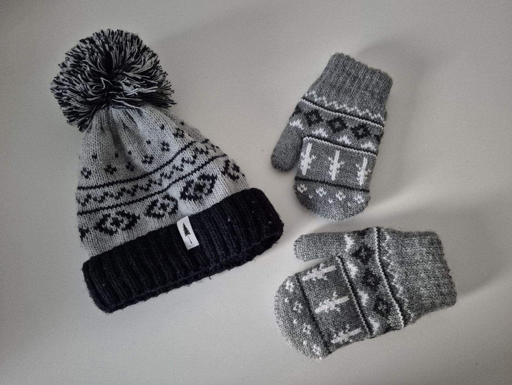 Nikin Lotti di vestiti: Nikin Set Mütze & Handschuhe – Usato da Münsingen venduto da Why88