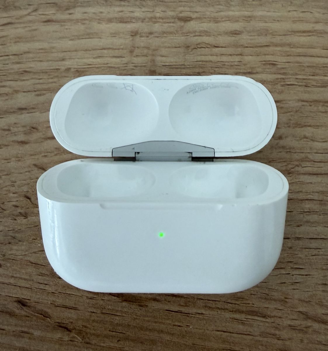 Apple Coques & Protection écran: Apple Air Pods Pro 2Gen Case  – D'occasion à Füllinsdorf par hae_gt9l