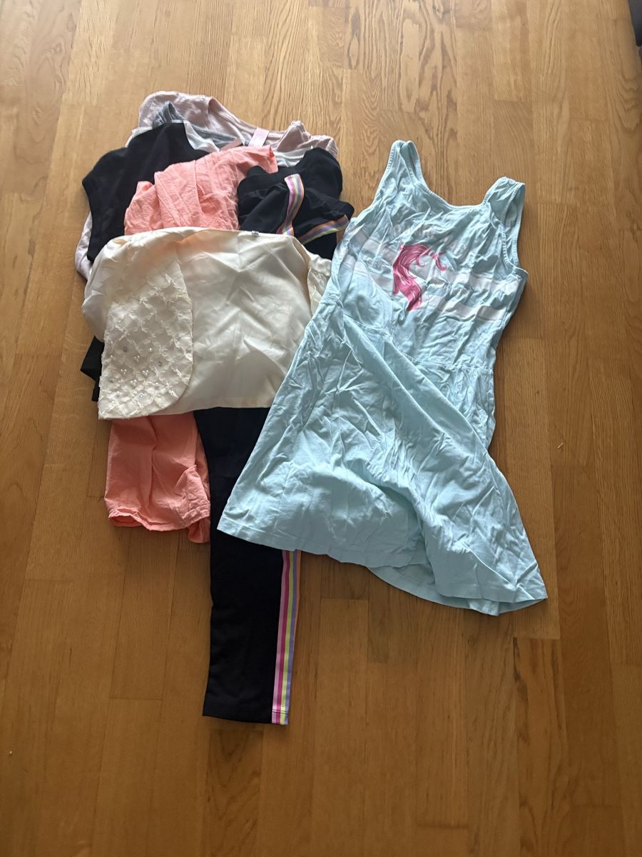 Lotti & Set di vestiti: Mädchen Kleiderpaket, Gr 156 / Kleid Einhorn – Usato da Beromünster venduto da msklef