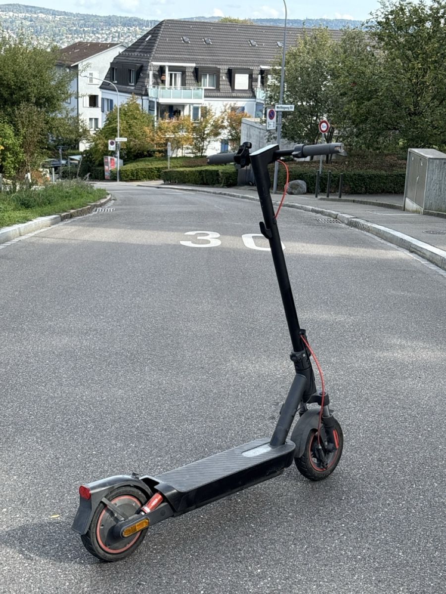 Scooter: Xiaomi 5 Max Schwarz e-Scooter 30 km/h – Usato da Zürich venduto da lil_2wwx