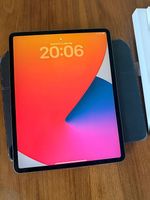 Apple iPad Pro 12.9 Zoll M1 256GB Space Grau mit Magic Ke...