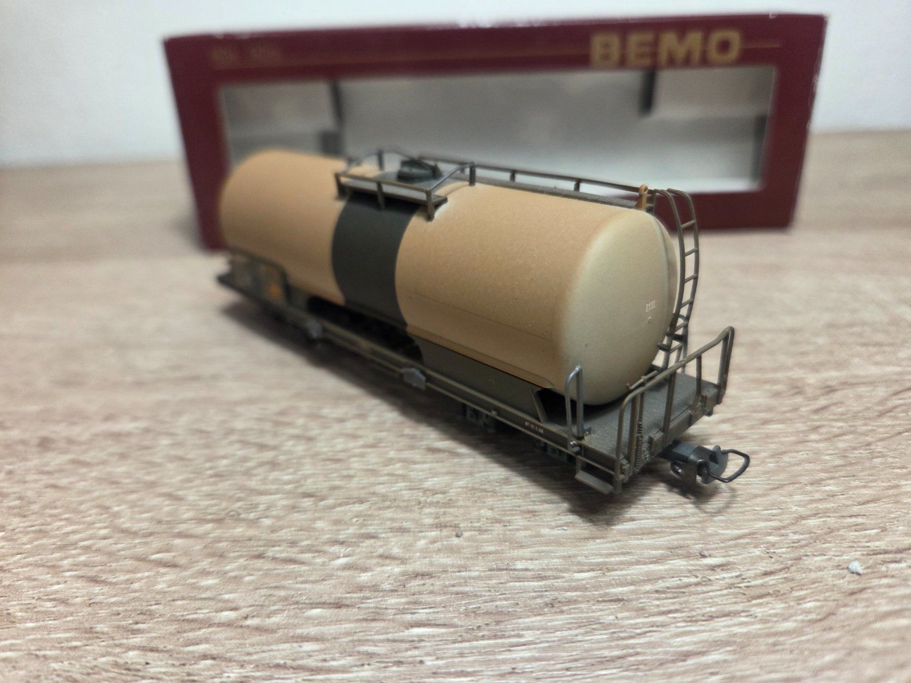 Bemo Modellini di ferrovie: Bemo 2285 118 Kesselwagen RhB H0m – Usato da St-Aubin-Sauges venduto da Lo_Go 3