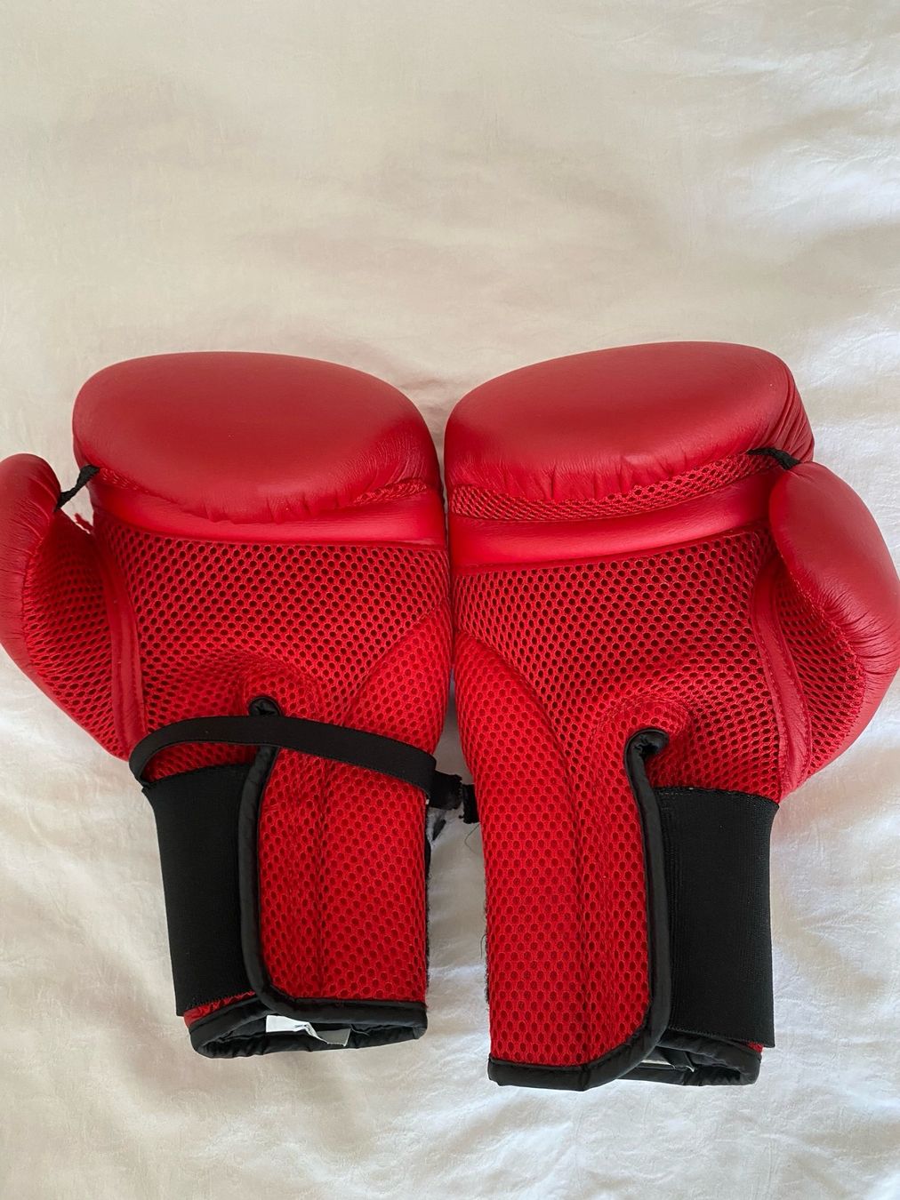 Decathlon Guanti & manicotti: Gants de boxe rouges et noirs decathlon – Usato da St-Blaise venduto da Windy2 1