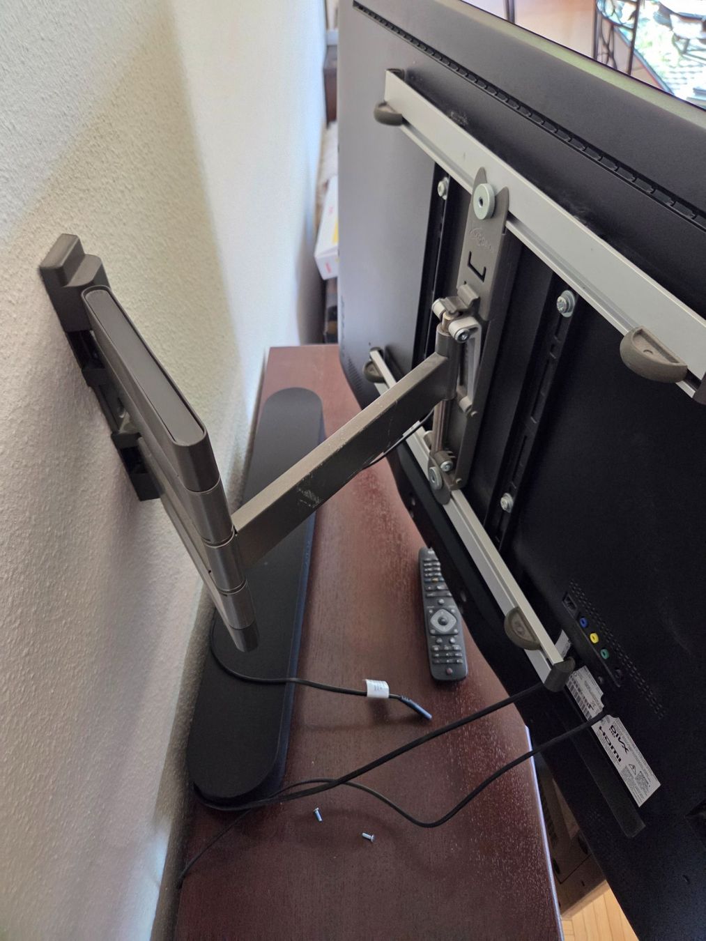 Appareils TV: Fernseher mit Wandhalterung – D'occasion à Winterthur par CherrySchott 1